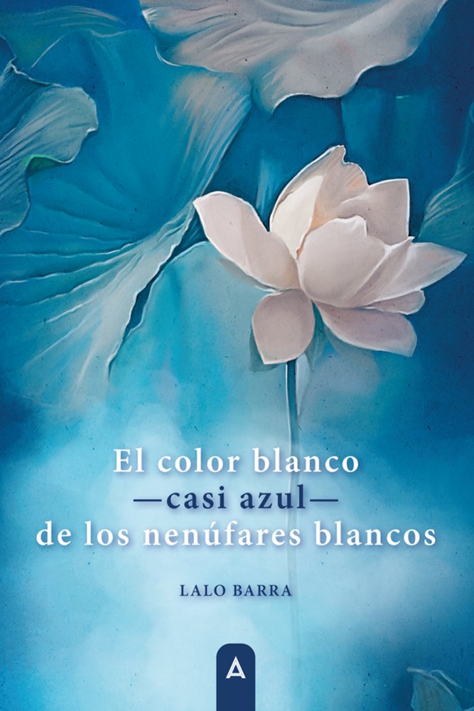 El color blanco casi azul de los nenufares blancos